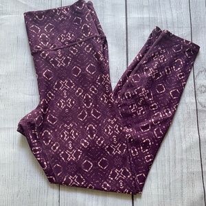 Fabletics High-Waisted Printed Powerhold 7/8 Leggings size Medium